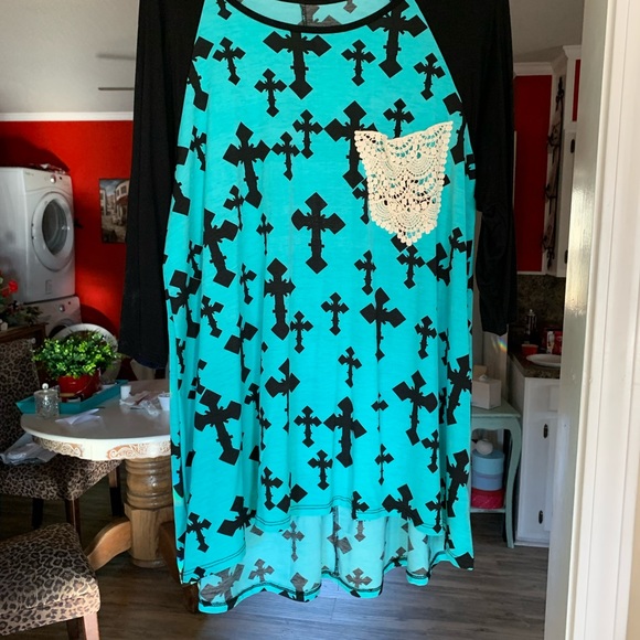 Turquoise T-shirt style tunic with cross and lace detail top LG-XL - Picture 3 of 10